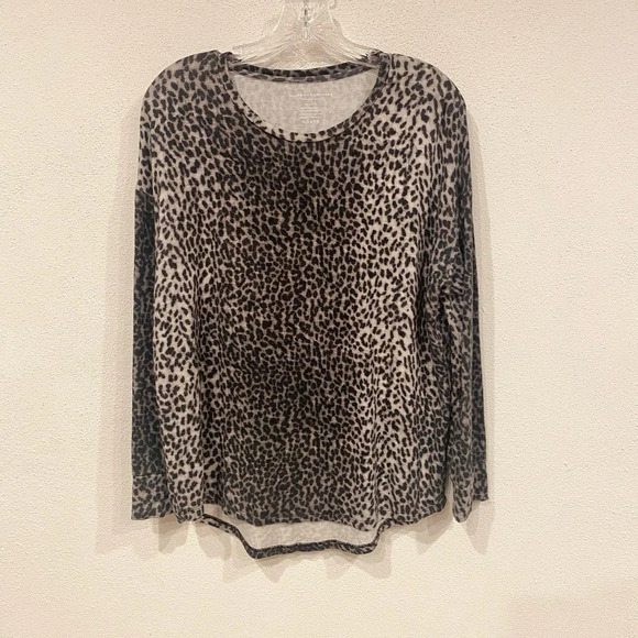 Majestic Filatures Deluxe Tee Shirt Animal Print Size Medium EUC - Picture 2 of 5